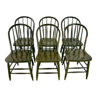 Late 19th C. Antique Americana Farmhouse Boho Chic Chippy Paint Windsor Pine Dining Chairs - Set of 6. For Sale