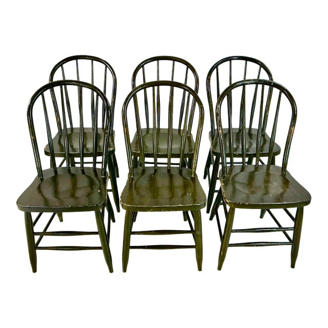 Late 19th C. Antique Americana Farmhouse Boho Chic Chippy Paint Windsor Pine Dining Chairs - Set of 6. For Sale