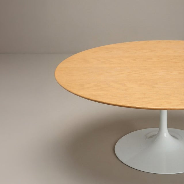 Mid-Century Modern Knoll Saarinen Round Tulip Pedestal Coffee Table in Light Oak For Sale - Image 3 of 5