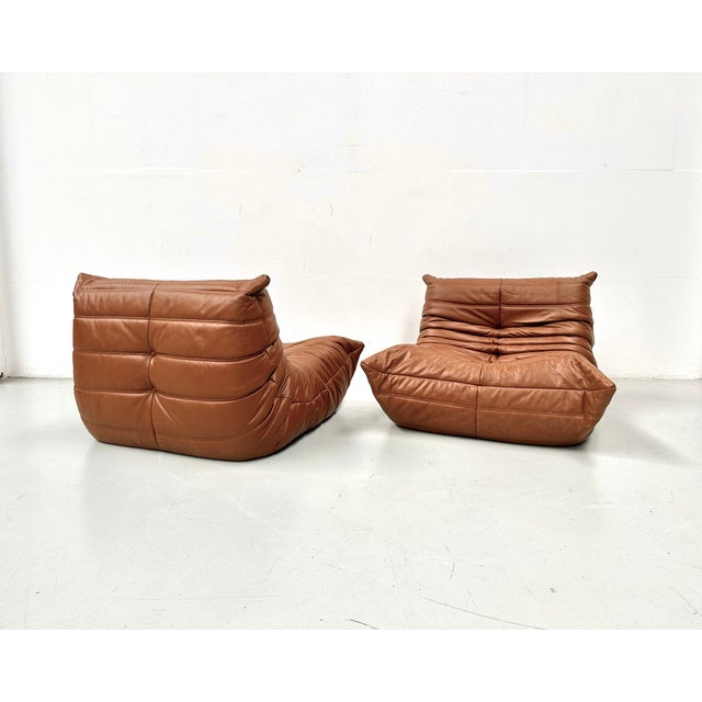 Togo Lounge Chairs in Cognac Cow Leather attributed to Michel Ducaroy for Ligne Roset, Set of 2 For Sale - Image 9 of 13