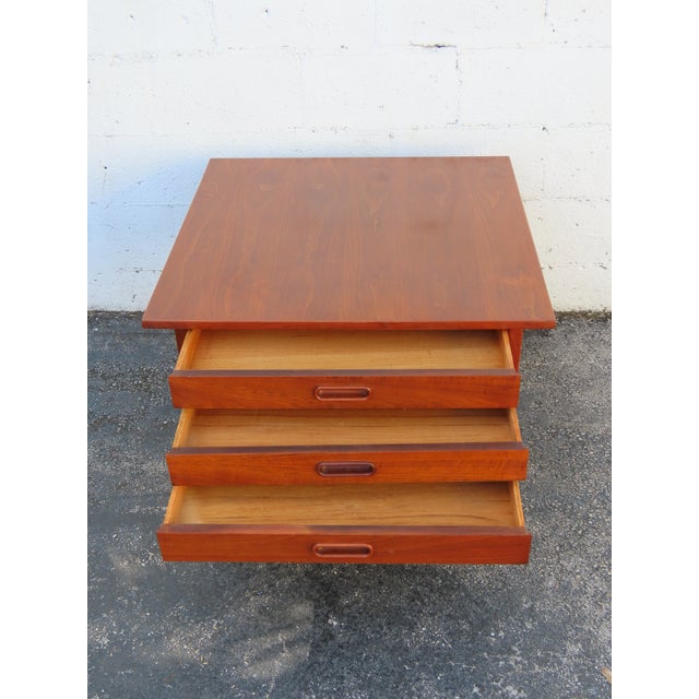 Danish Modern Nightstand Side End Bedside Table 6377 For Sale In Miami - Image 6 of 18