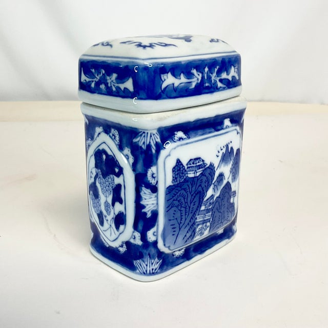 Chinoiserie Mid-Century Hollywood Chinoiserie Boho Chic Blue & White Square Ginger Jar For Sale - Image 3 of 12