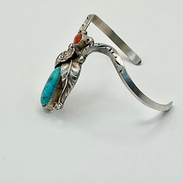 Metal 1950s Vintage Southwestern Navajo Turquoise, Coral & Sterling Cuff Bracelet For Sale - Image 7 of 11