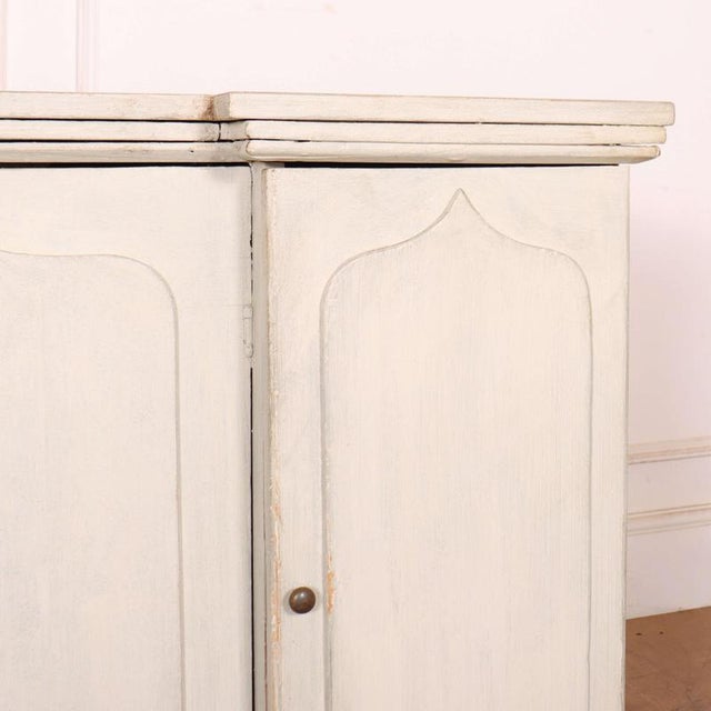 English Breakfront Dresser Base in Pine For Sale - Image 6 of 14