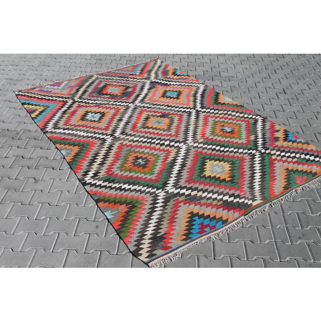 Mid-Century Modern 1960's Vintage Turkish Kilim Rug - 77" X 111" For Sale - Image 3 of 11