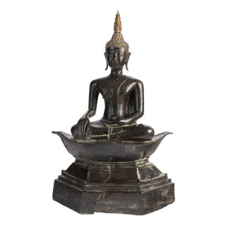 17th Century Bronze Sculpture of a Seated Buddha For Sale