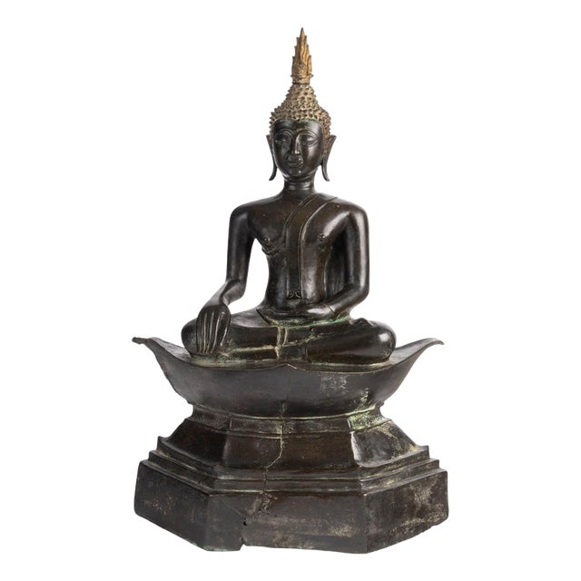17th Century Bronze Sculpture of a Seated Buddha For Sale