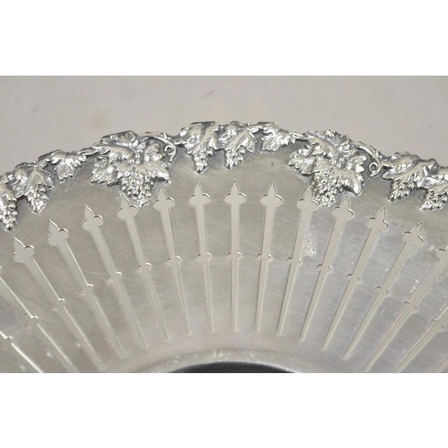 Early 20th Century English Edwardian Grapevine Repousse Silver Plated "P" Round Serving Platter For Sale In Philadelphia - Image 6 of 10