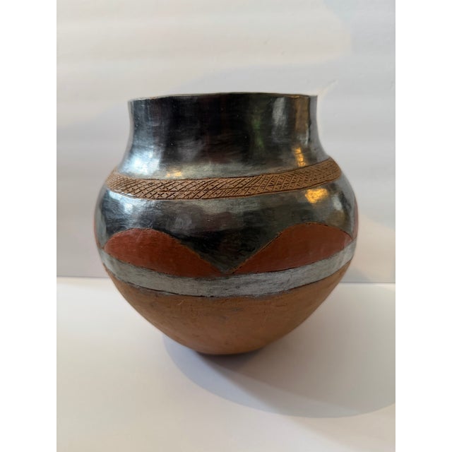 Handmade Zimbabwe Makarunga Tribal Pottery Vessel / African Earthenware Pot For Sale In Miami - Image 6 of 10