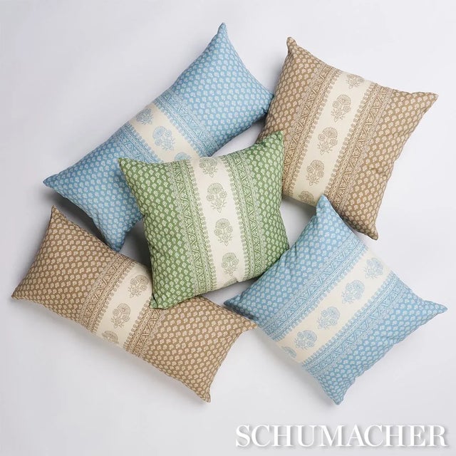 Contemporary Schumacher x Mark D. Sikes Hyacinth Indoor/Outdoor Pillow 20" in Leaf Green For Sale - Image 3 of 3