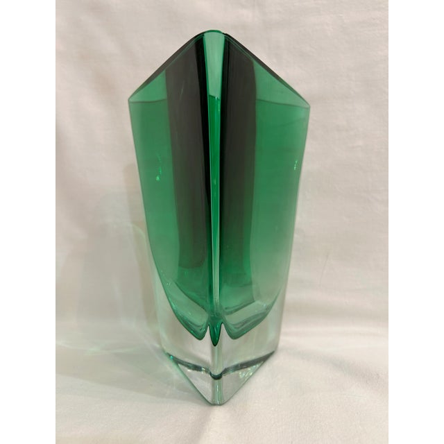 1990’s Krosno of Poland Emerald Green Art Glass Triangular Vase For Sale - Image 4 of 8