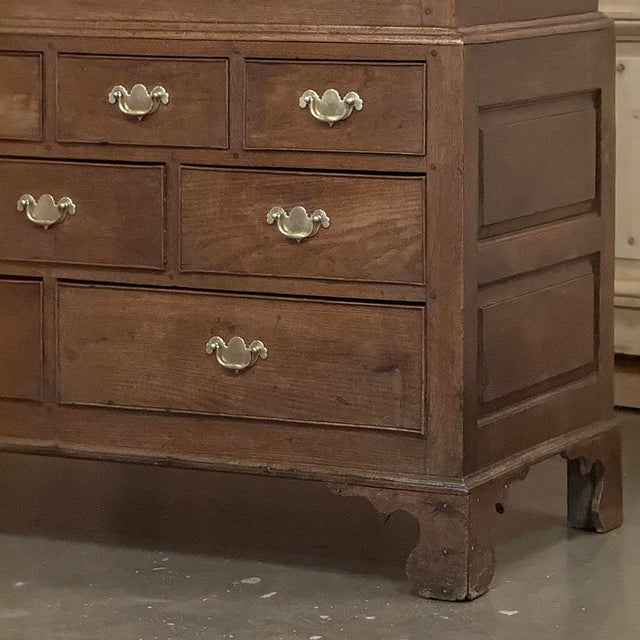 18th Century Georgian Period English Oak Linen Press For Sale - Image 10 of 18