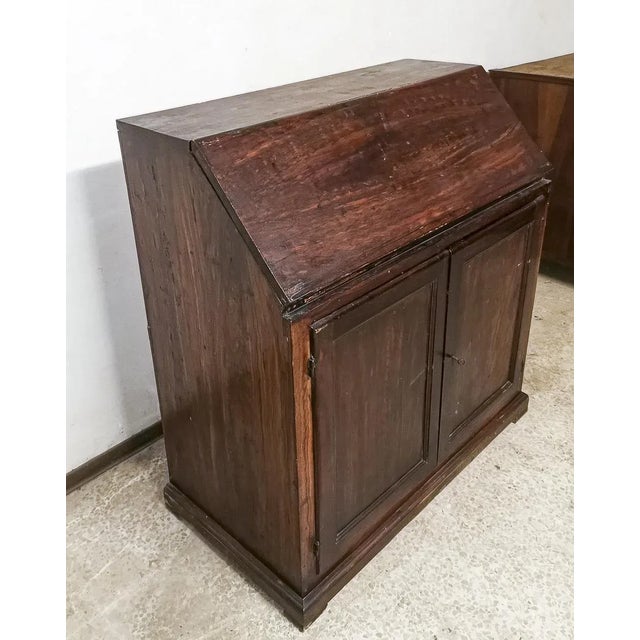 Two-door tilt with 4 internal drawers, fake wood lacquer. Italy EPOCA 800 The part of the limelight internally has small...