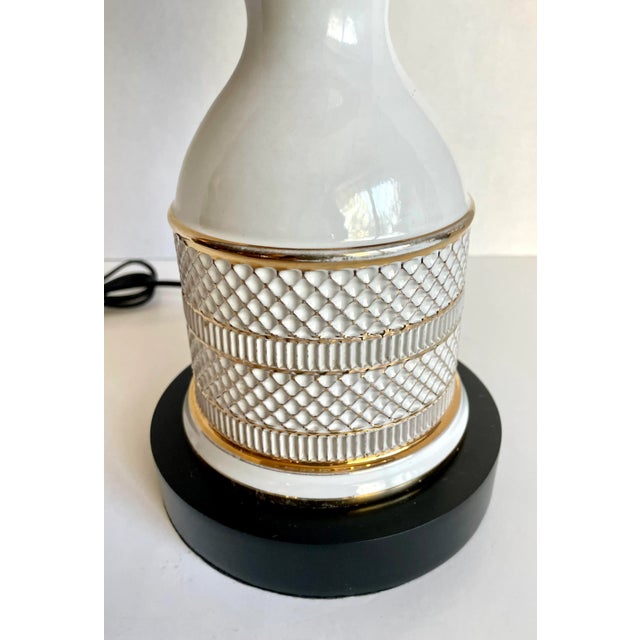 1950s Pair of 1950's Fiorentine Italian Neo-Classical Porcelain Lamps For Sale - Image 5 of 13