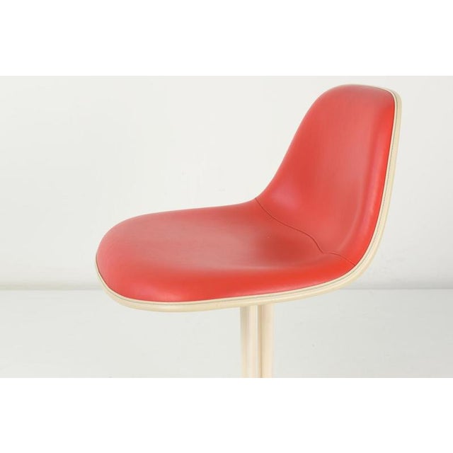 One Chair by Charles & Ray Eames, 1965 For Sale - Image 10 of 11