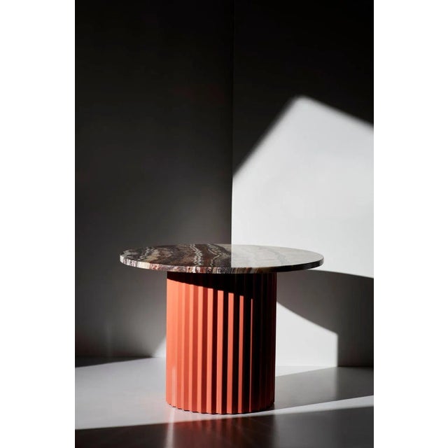 Onyx table 60 by Lisette Rützou Dimensions: D 60 x H 41 cm Materials: Brass column with Marble tabletop Also available Ø...