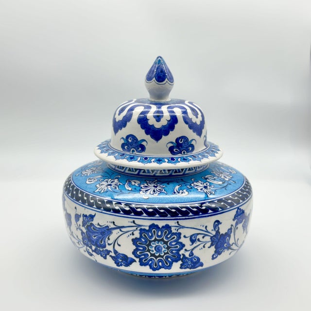 Handmade Ceramic Iznik Vase (Baba Nakkas Style) Blue and White Rumi Pattern Ginger Jar For Sale - Image 6 of 8