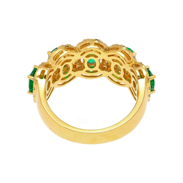 Metal 2.29 Carat Oval Cut Emerald and Diamond Wedding Band in 18K Gold For Sale - Image 7 of 10