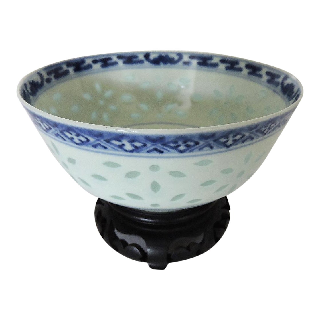 Antique Chinese Wanyu 'Rice Grain' Pattern Porcelain Bowl on Wood Stand