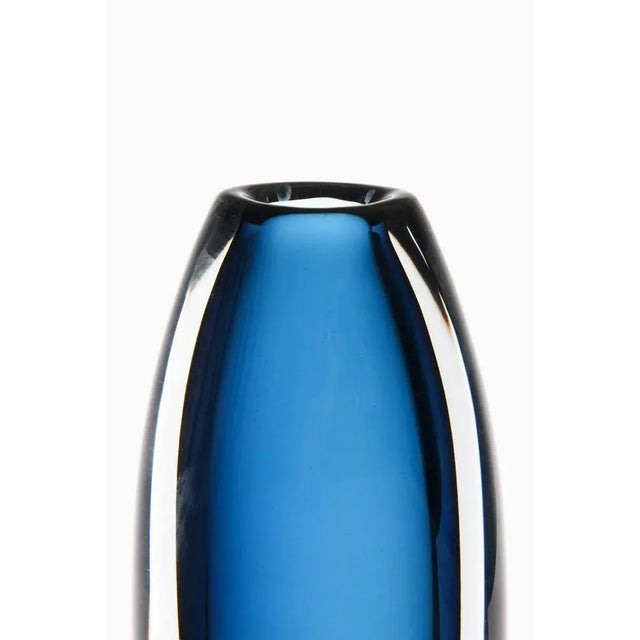 Dark Blue Glass Vase by Vicke Lindstrand, 1960s For Sale - Image 3 of 7