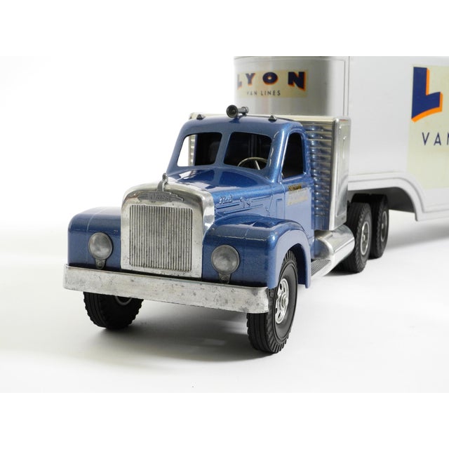 Original Smith Miller 1953 Model Lyon Van Lines Mack Truck, 2000s For Sale - Image 13 of 18