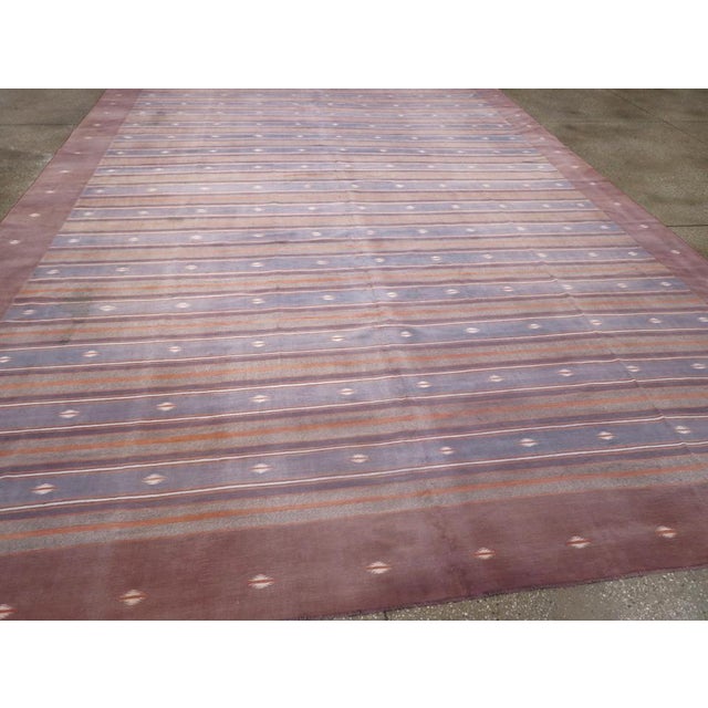 Galerie Shabab Collection Mid-20th Century Indian Flatweave Dhurrie Carpet For Sale In New York - Image 6 of 7
