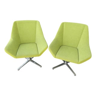 Keilhauer Cahoots Swivel Lounge Chairs – Pair – Lime Green For Sale