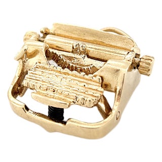 Vintage 1950s 14k Gold Articulating Typewriter Charm For Sale