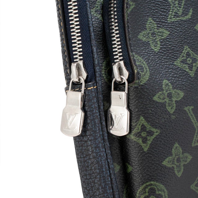 Navy Blue Louis Vuitton Monogram Green Avenue Slingbag Crossbody Bag For Sale - Image 8 of 11