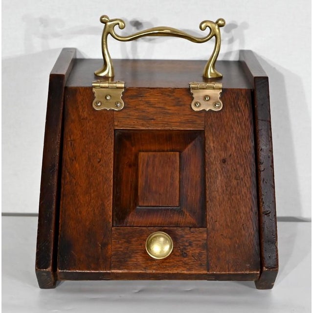 Small solid oak chest, on a plane tilted with a slaughter composed of a frame, and in the center a small plate panel. This...