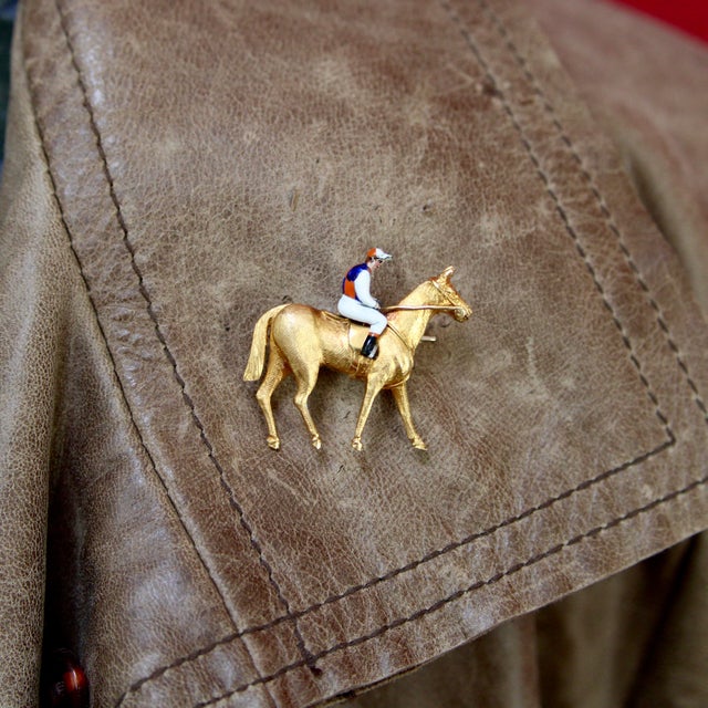 1900-1909 Edwardian 18k Gold Equestrian Jockey and Horse Enameled Brooch For Sale - Image 9 of 9