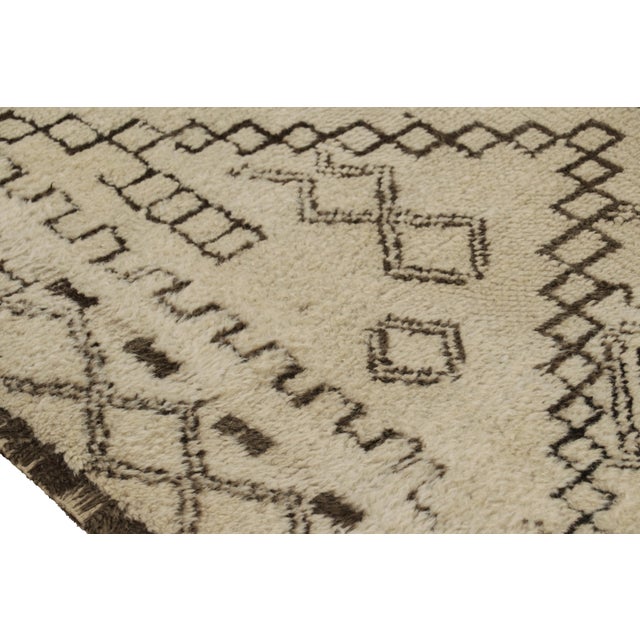 Vintage Moroccan Rug, Cream and Brown Diamond Geometric Patterns - Rug & Kilim For Sale In New York - Image 6 of 8