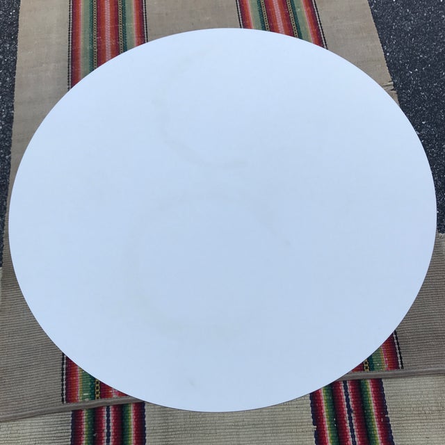 Knoll 1970s Mid-Century Modern Eero Saarinen for Knoll White Tulip Side Table For Sale - Image 4 of 10