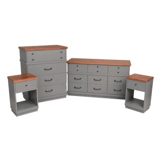 Refinished Mid-Century Modern 4-Piece Bedroom Set in Soft Gray & Natural Wood – Dresser, Chest & Pair of Nightstands For Sale