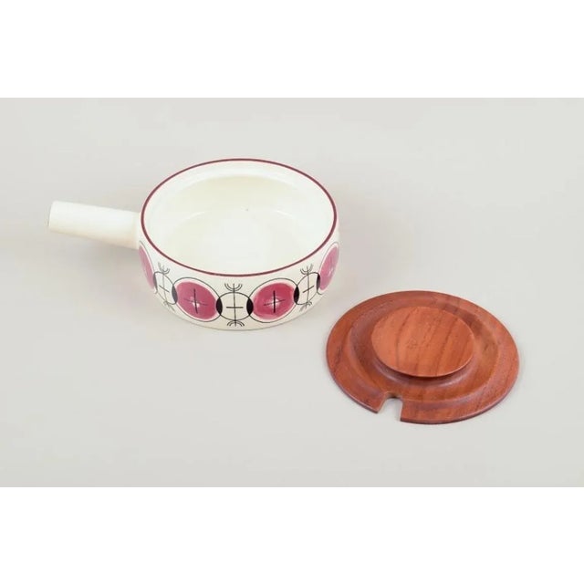 Modern Modernist Stoneware Saucepan with Wooden Lid from Knabstrup 1970s For Sale - Image 3 of 7
