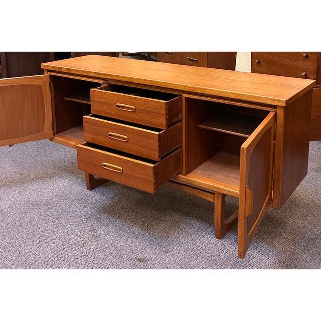 Mid Century Modern Teak Credenza c.1960 For Sale - Image 10 of 10