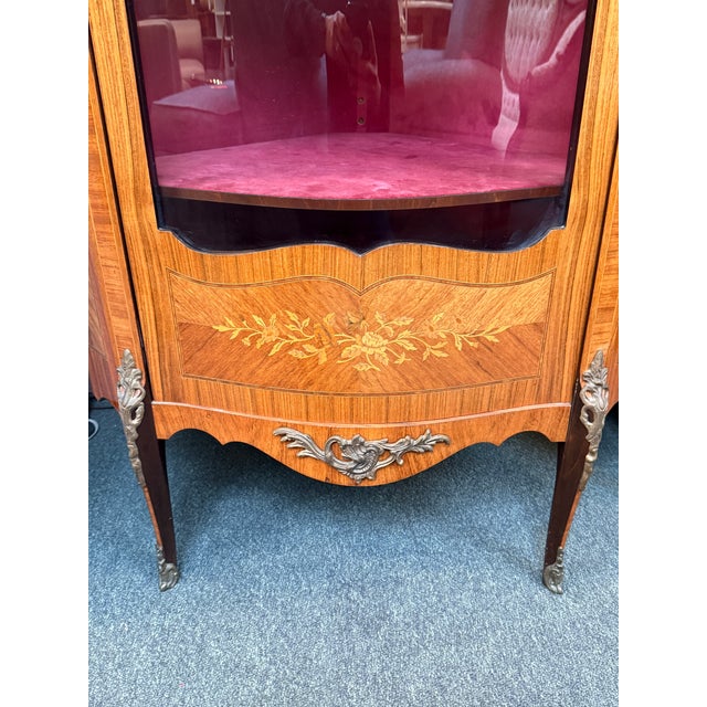 French Style Bow Front Corner Cabinet For Sale - Image 17 of 17