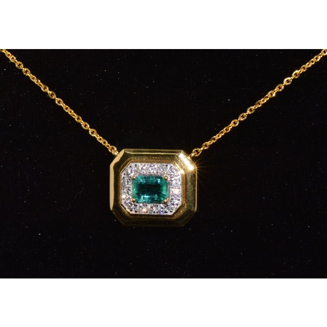 Gia Certified Natural 1.76Cts Emerald Diamond 18k Solid Gold Necklace For Sale - Image 12 of 17