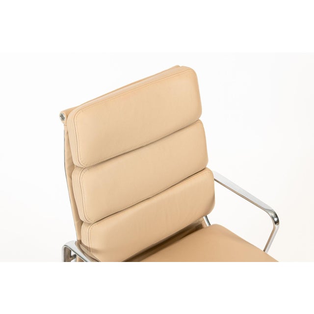 Cream Eames Herman Miller Tall Cream Leather Office Chair Aluminum Group For Sale - Image 8 of 12