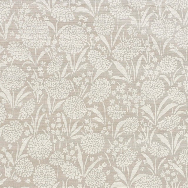 Contemporary Schumacher Chrysanthemum Shimmer Wallpaper in Moonstone For Sale - Image 3 of 4