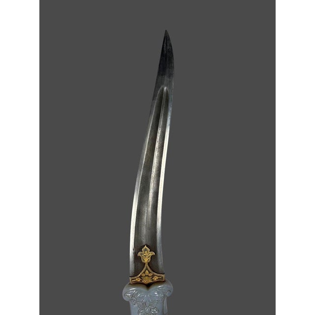 Khanjar dagger in chalcedony with a giraffe head, INDIA, Mughal Dynasty (1526-1857) For Sale - Image 6 of 8