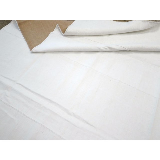 Off-white Galerie Shabab Collection Mid-20th Century Handmade Turkish Flatweave Kilim Room Size Carpet For Sale - Image 8 of 8