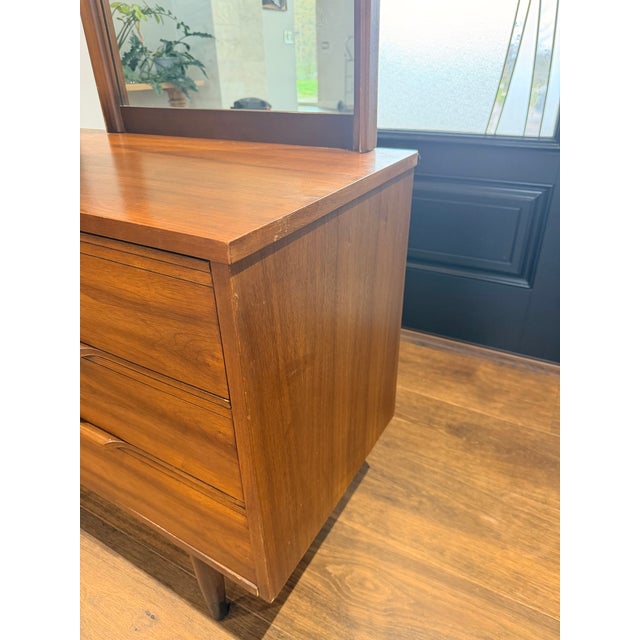 1960s Vintage Mid-Century Modern Walnut 6-Drawer Dresser With Mirror For Sale - Image 5 of 11