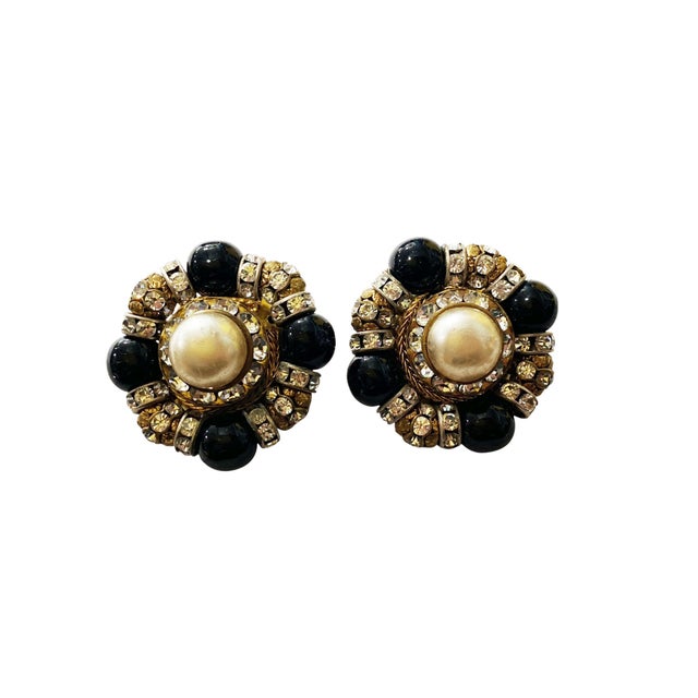 Mid-Century Modern Vintage Mid-Century Faux Diamond & Beige and Black Pearls Cluster Clip-on Earrings For Sale - Image 3 of 4