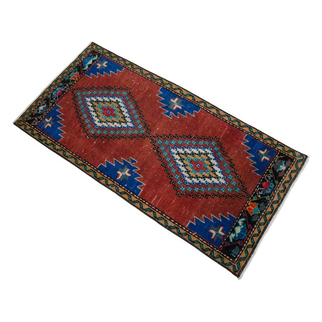 Elegant Small Turkish Rug, 1970s Hand Made Bath Mat Kitchen Decor, Entry Mat - 20″ X 40″ For Sale - Image 6 of 11