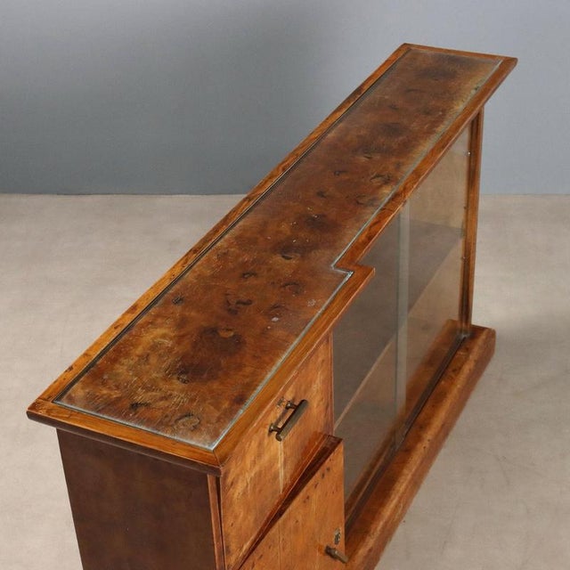 Brown Art Deco Display Cabinet in Walnut Burl Veneer For Sale - Image 8 of 10