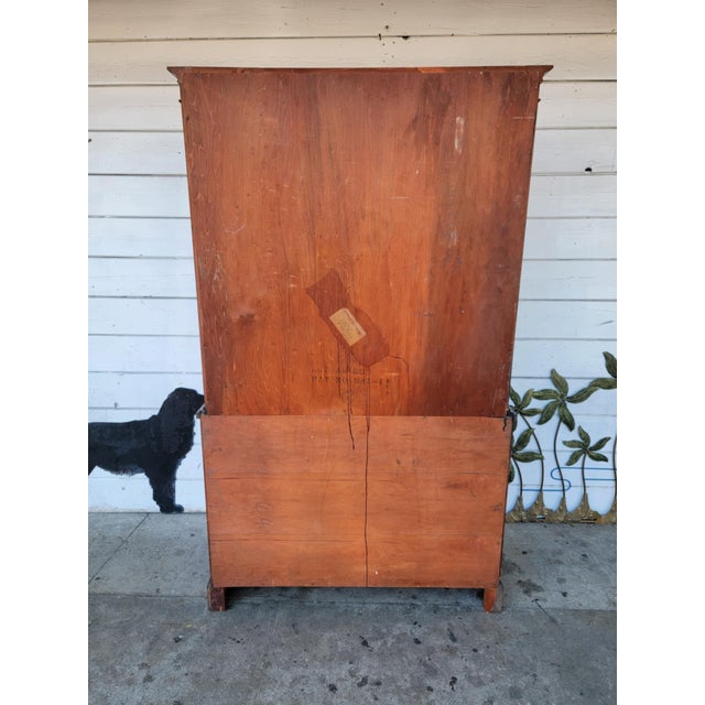 Vintage Traditional Mahogany Wood China Cabinet. For Sale In Los Angeles - Image 6 of 18