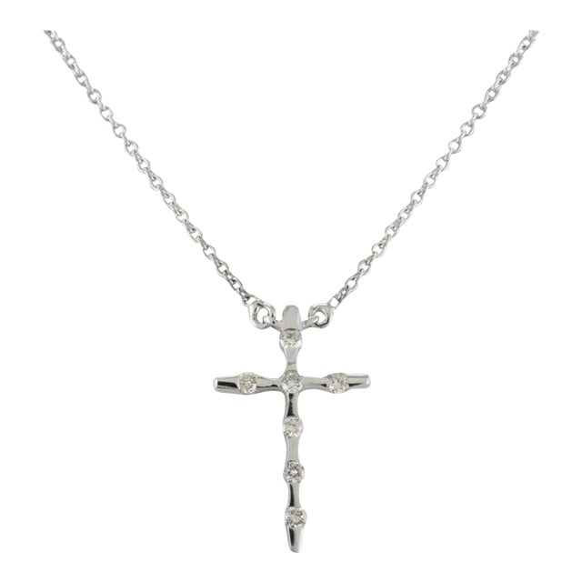 18k Solid Gold Diamond Cross Pendant Necklace Christmas Gift for Mom For Sale