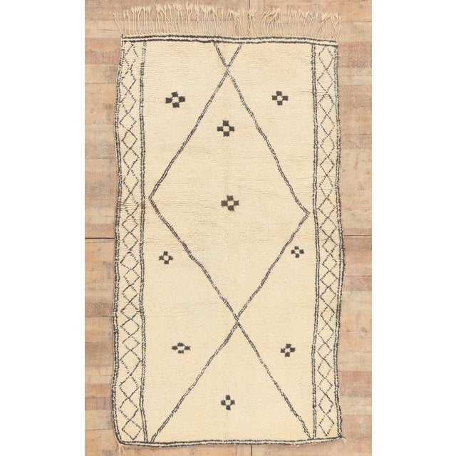 Vintage Azilal Moroccan Rug, 05'00 X 08'10 For Sale - Image 10 of 10