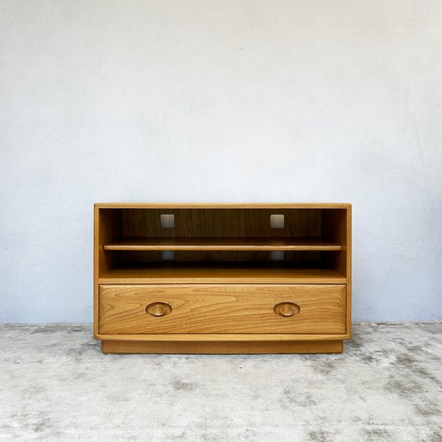 Brown Windsor Elm Media Unit by Lucian Ercolani for Ercol, 1990s For Sale - Image 8 of 17